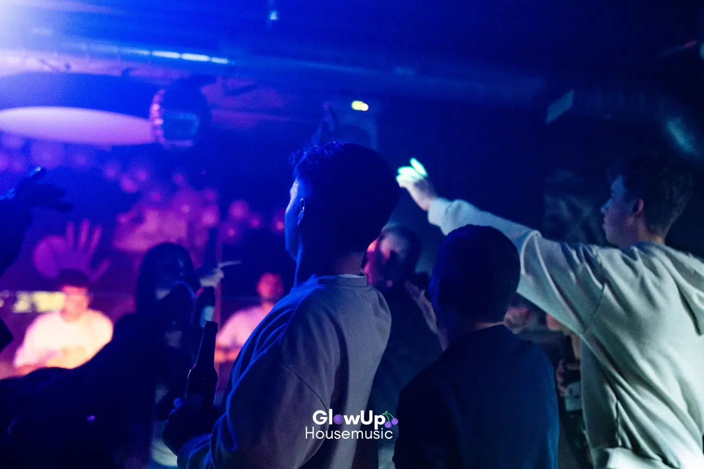 Clubnacht im blauen Licht