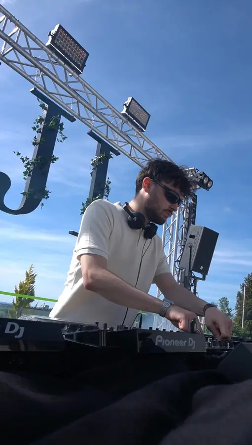 DJ Open Air bei Sonnenschein